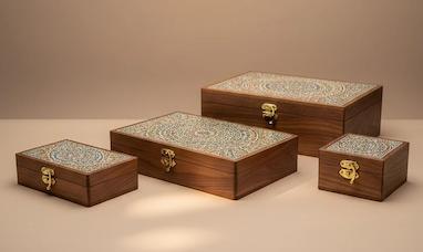 جعبه‌های نفیس چوبی و هاردباکس | انتخاب حرفه‌ای برای هدیه، نگهداری و برندینگ سازمانی