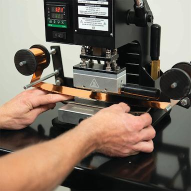 چاپ داغی و طلاکوب؛ لوکس، برجسته و سنتی